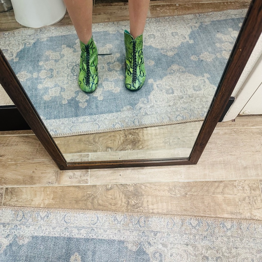 Stylish Green Snake Print Ankle Boots - Picture 4 of 6